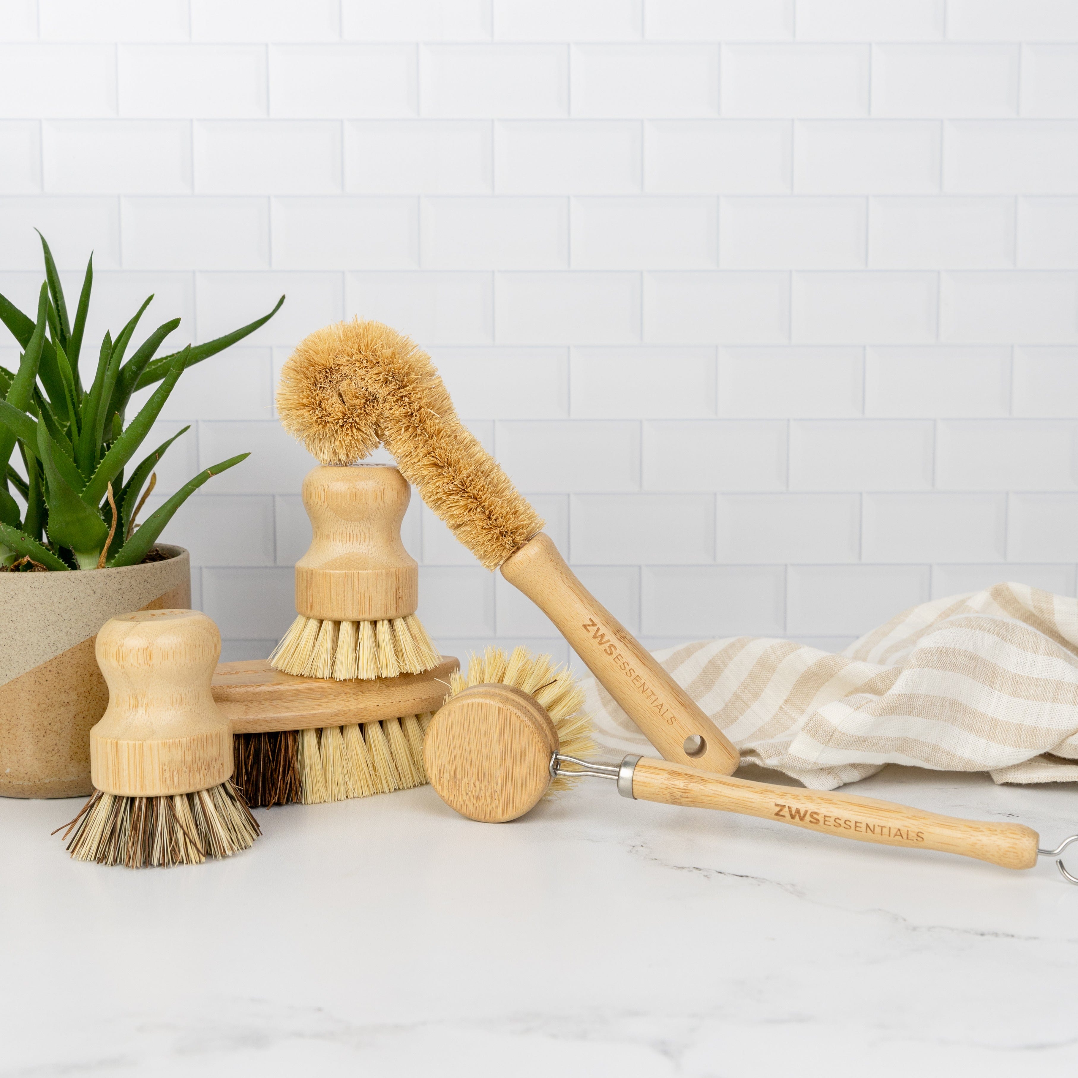 http://www.4ocean.com/cdn/shop/files/zws-essentials-zero-waste-dish-brush-kit-31615238275183.jpg?v=1700357524