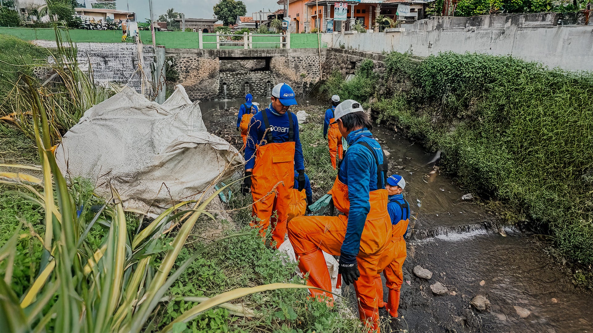 Flowing Forward: How 4ocean and Local Heroes Rescued Blambangan’s Vital Irrigation Ditches